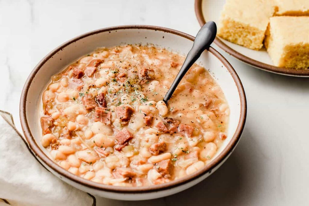 Slow cooker white beans and ham, the best recipe to use for leftover holiday ham