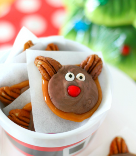 DIY Chocolate Caramel Christmas Reindeer Snack