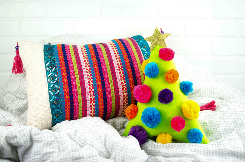 A wonderful and colorful Christmas Tree Pillow