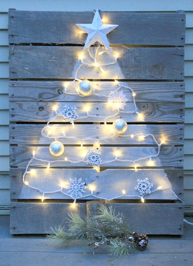 Wooden pallet Christmas tree