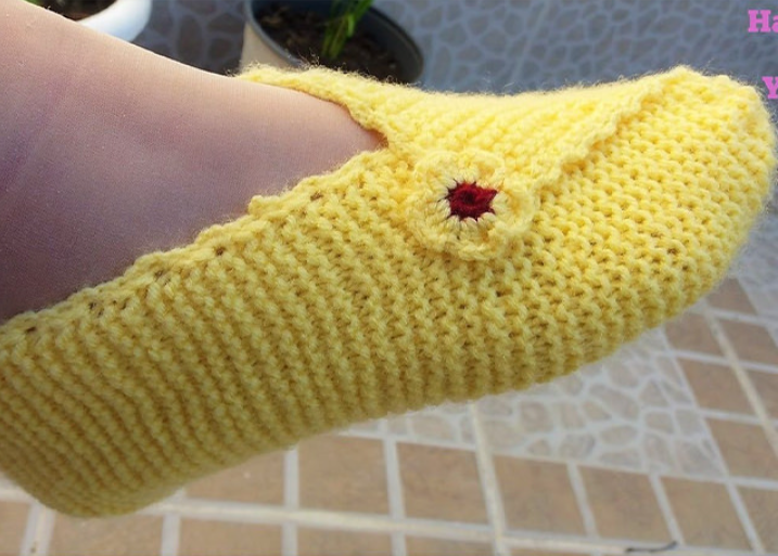 gorgeous yellow crochet slippers