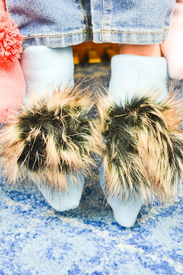 DIY slippers out of fleece fabric