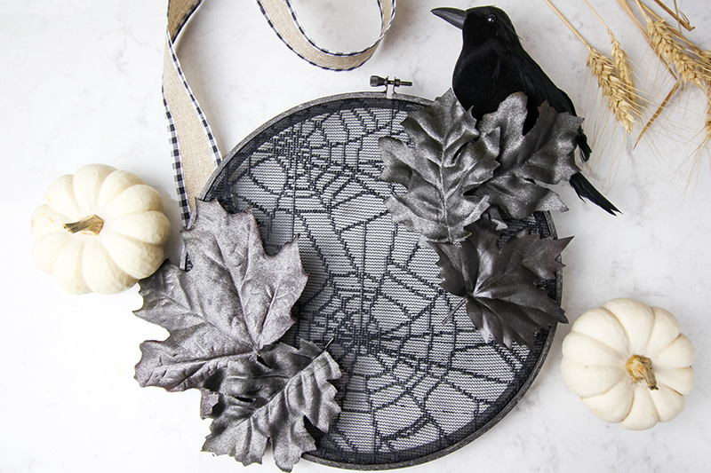 embroidery hoop halloween wreath