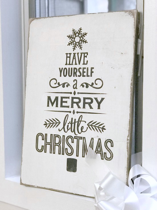 beautiful, rustic Christmas Tree sign that says Have Yourself a Merry little Christmas